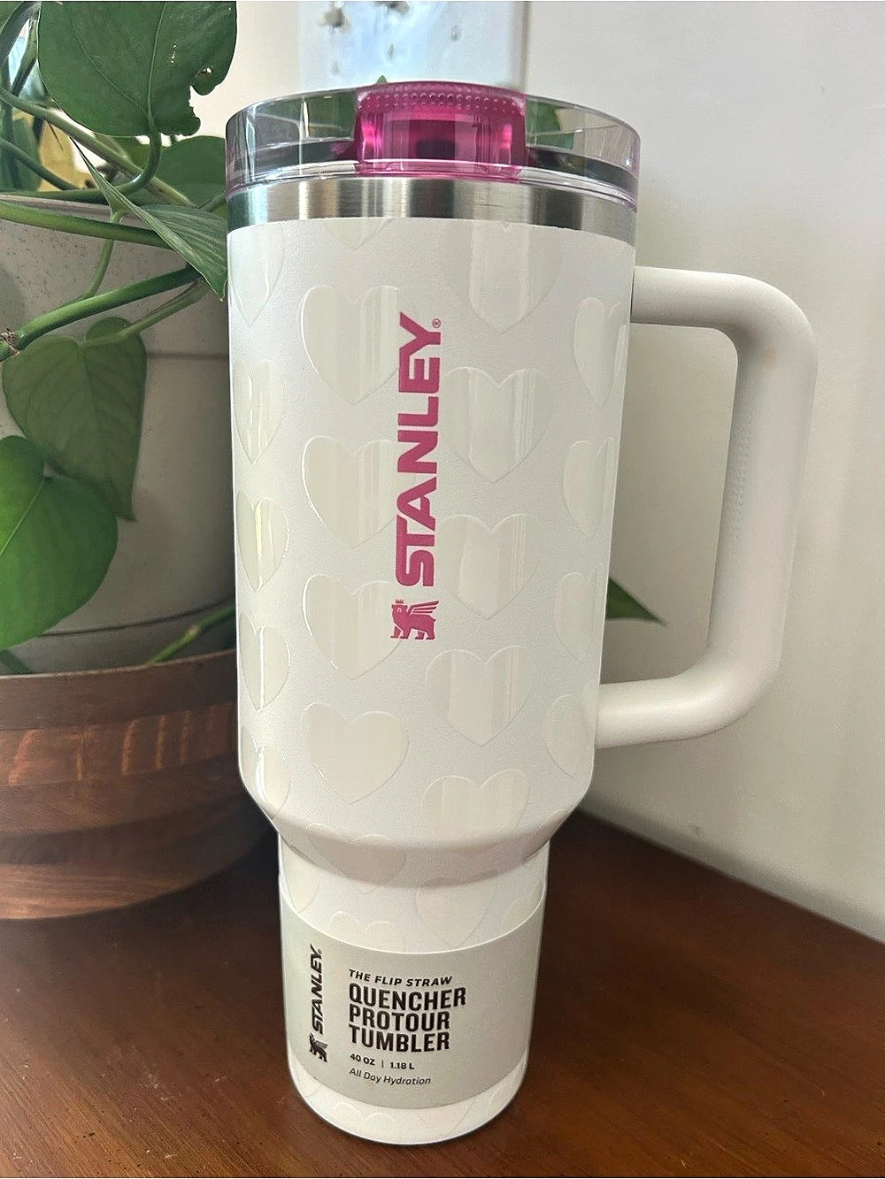 NWT Stanley Pink & White Heart Pattern Flip Straw Quencher ProTour Tumbler 40 oz